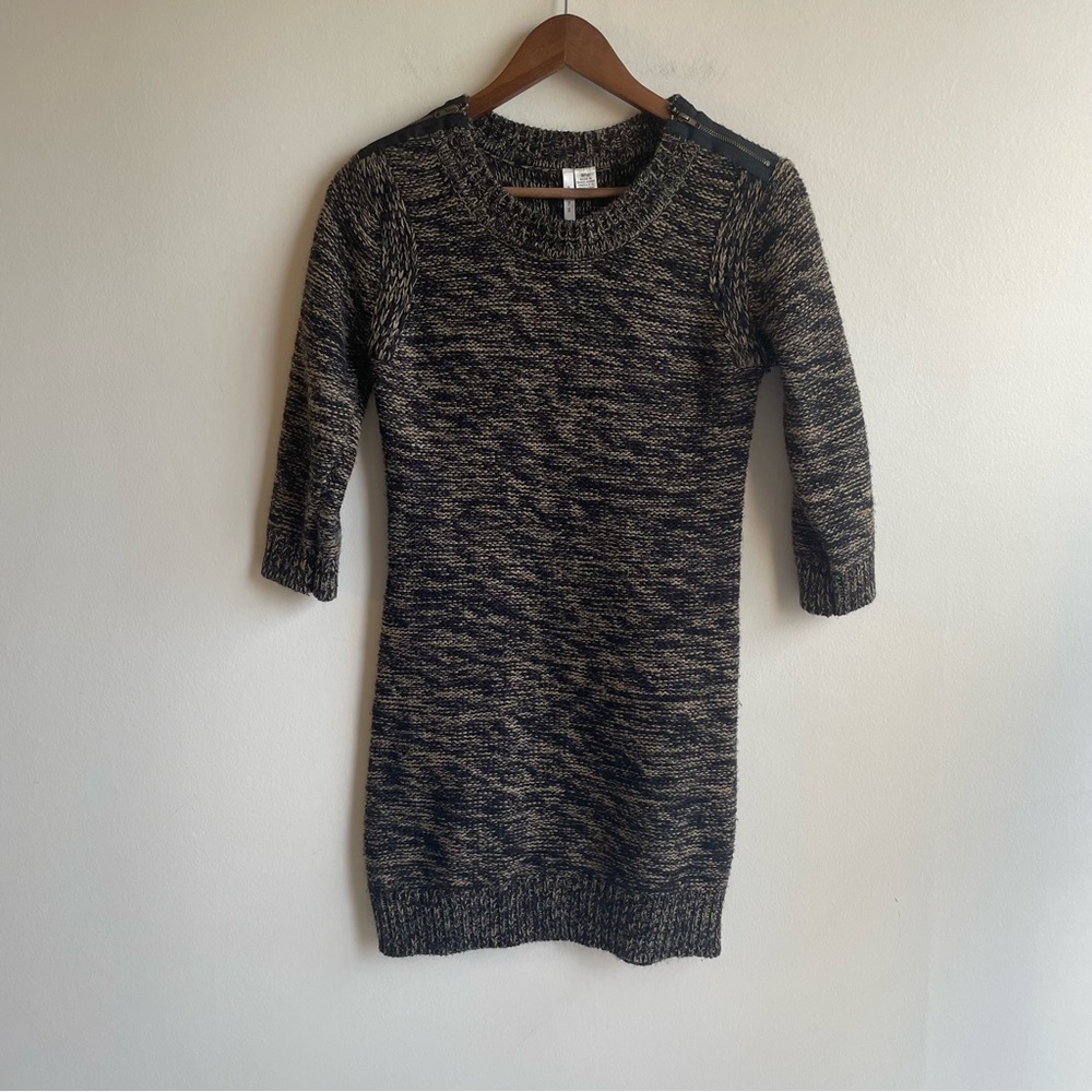 RIPE Knit Sweater Dress Black And Gold Zippered Shoulders EUC Size Small
